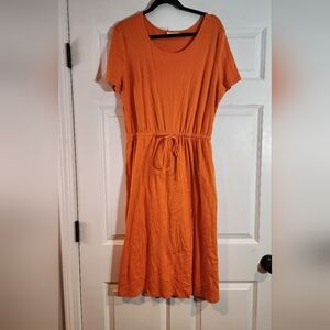 CW Classics Orange Short Sleeve Cinched Waist Midi Dress. No Size, Fits Around L